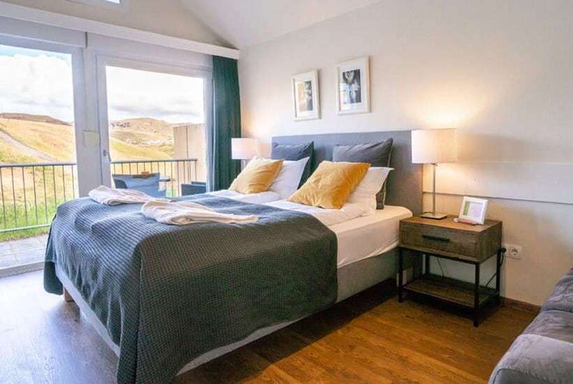 پانسیون Frost And Fire