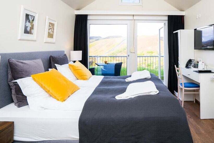 پانسیون Frost And Fire