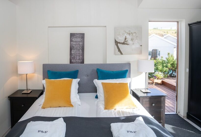 پانسیون Frost And Fire