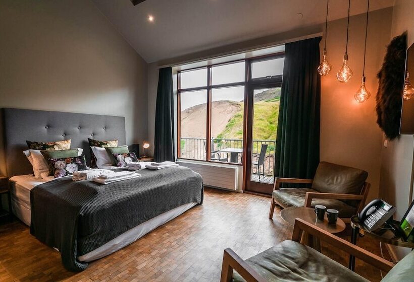 پانسیون Frost And Fire