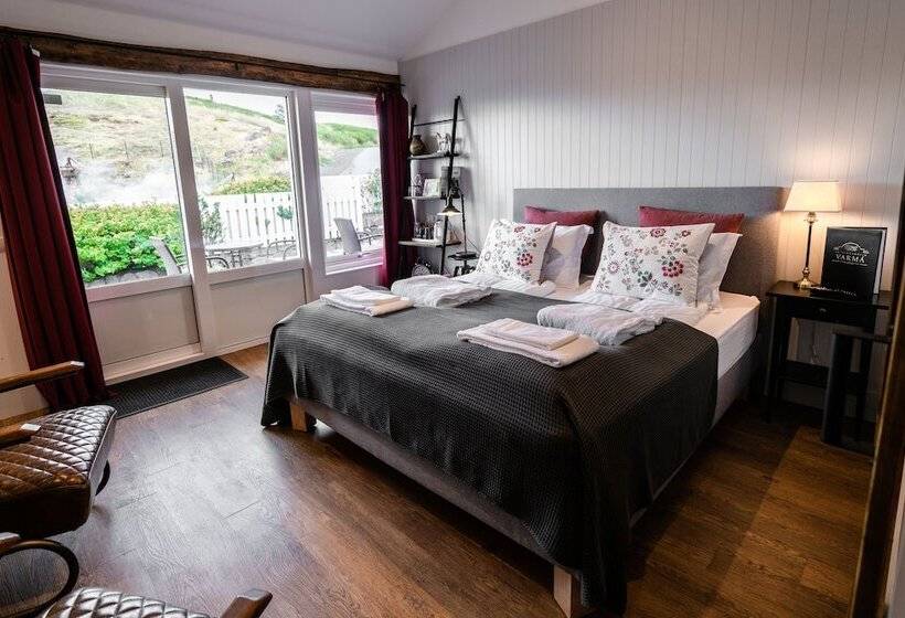 پانسیون Frost And Fire