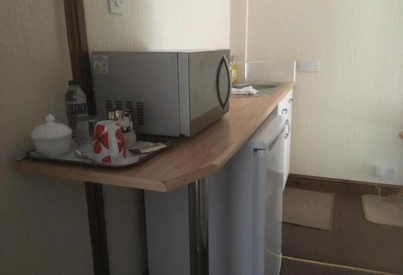 פנסיון Grove House Guest House