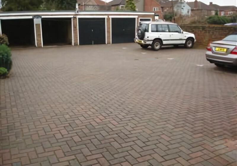 بنسيون Hunters Lodge Guest House