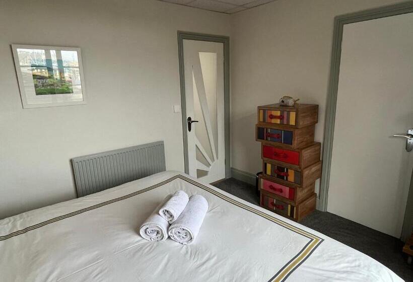 פנסיון Sunray Apartments