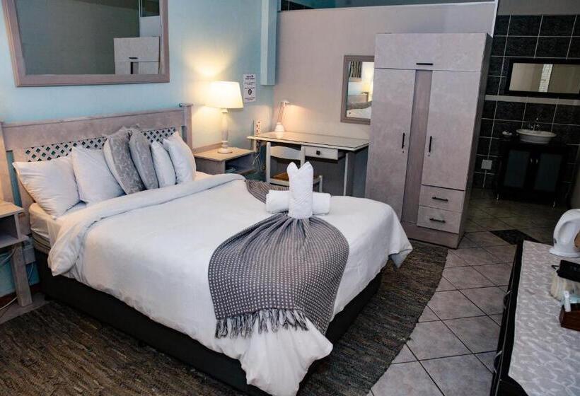 פנסיון Woodpecker Guesthouse