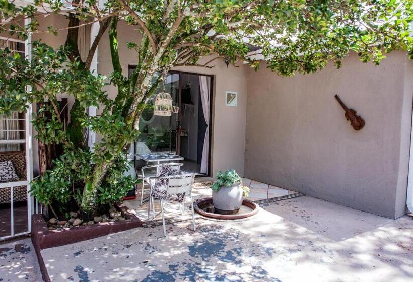 פנסיון Woodpecker Guesthouse