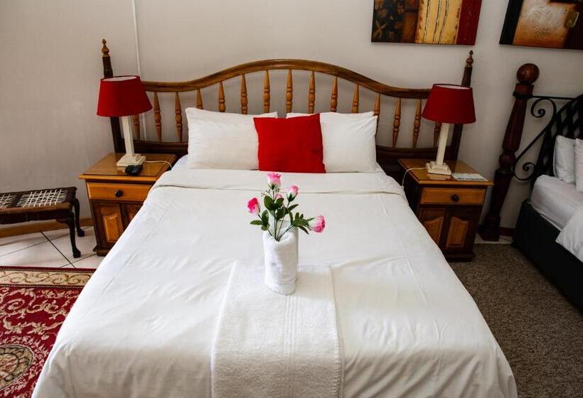 פנסיון Woodpecker Guesthouse