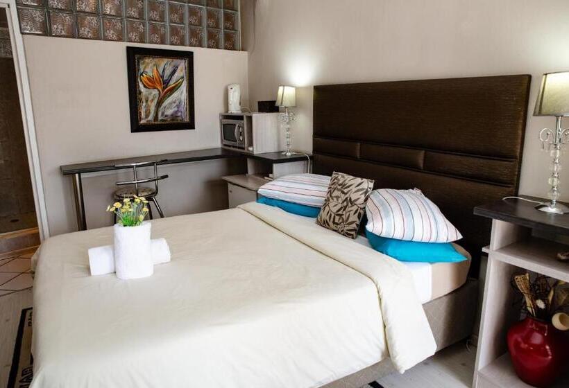 פנסיון Woodpecker Guesthouse