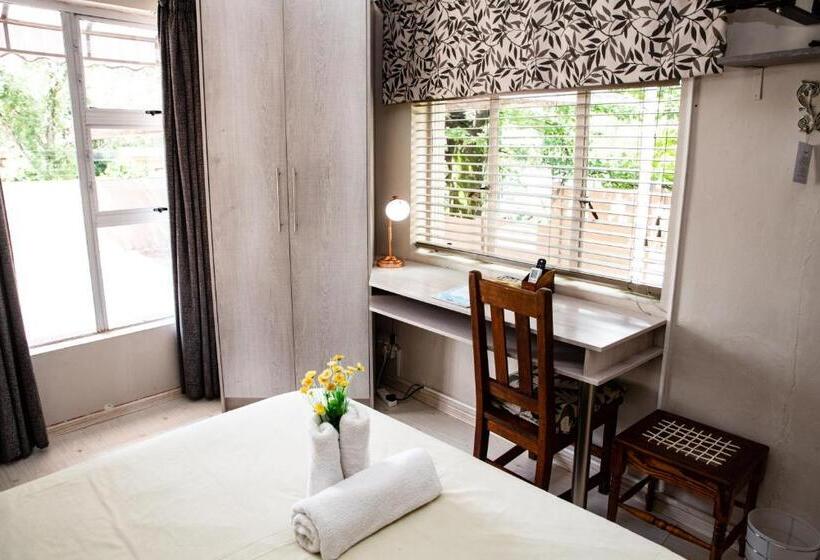 פנסיון Woodpecker Guesthouse