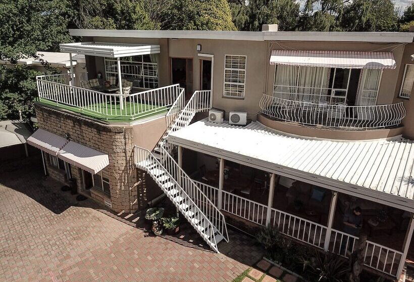 פנסיון Woodpecker Guesthouse