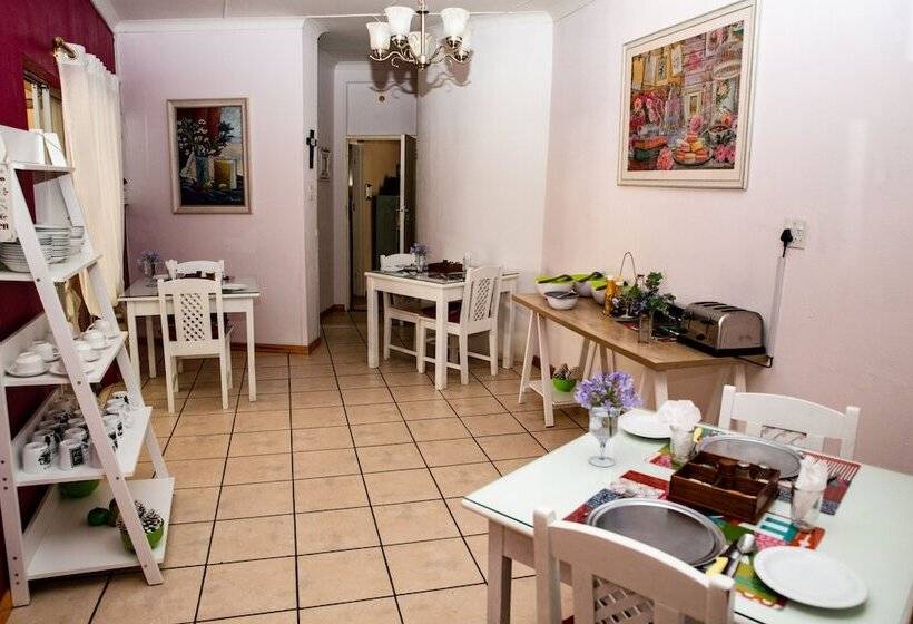 פנסיון Woodpecker Guesthouse