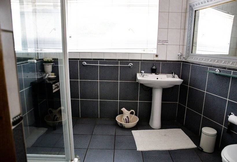 פנסיון Woodpecker Guesthouse