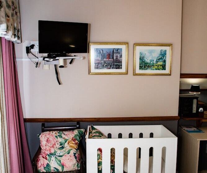 פנסיון Woodpecker Guesthouse