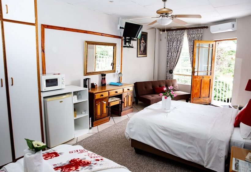 פנסיון Woodpecker Guesthouse