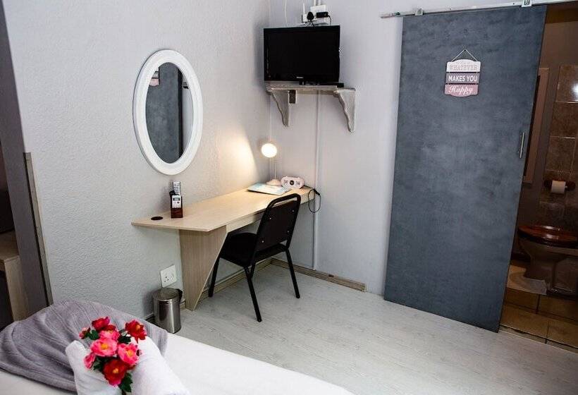 פנסיון Woodpecker Guesthouse