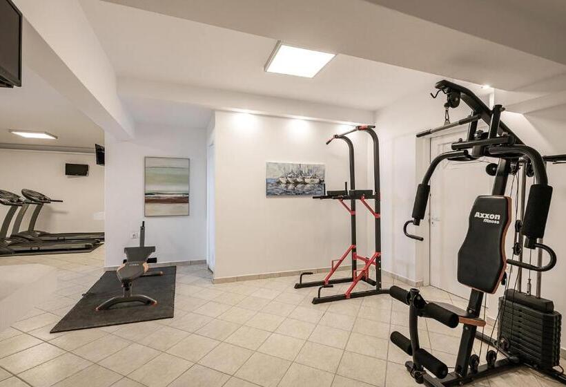 Romantica Hotel Apartments