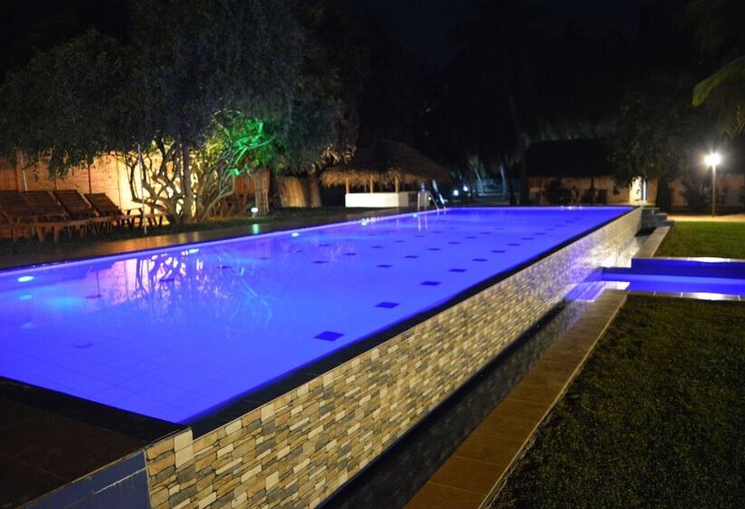 Roshanne Beach Resort