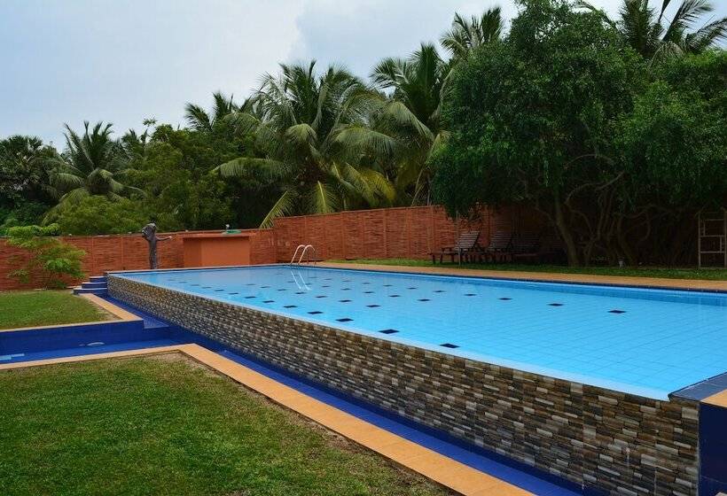 Roshanne Beach Resort