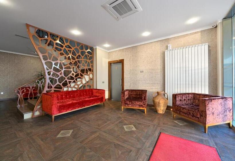 Tomis Garden Apartments Mamaia