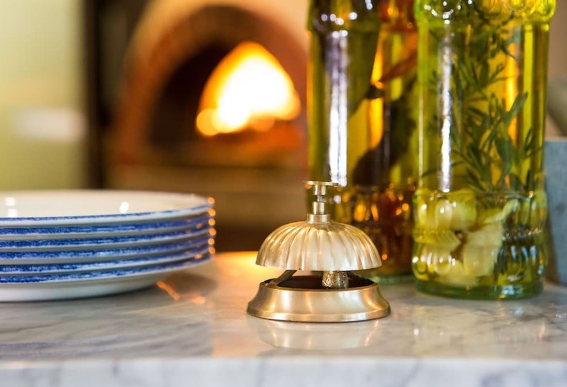 فندق The Curious Pig In The Parlour