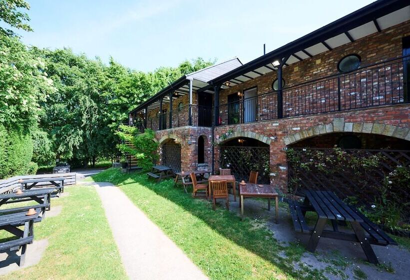 민박 Red Lion Parbold