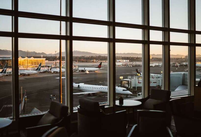 Отель Fairmont Vancouver Airport Gold Experience