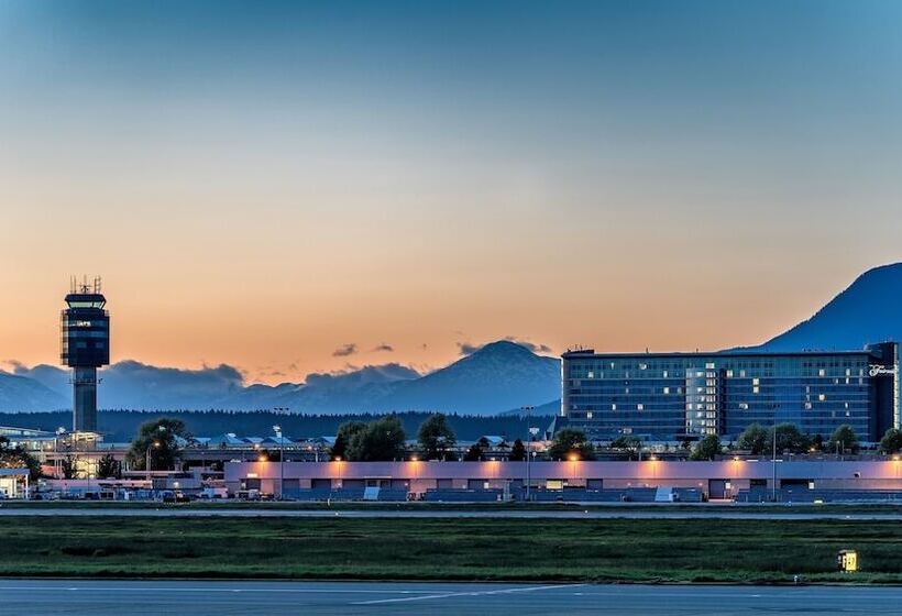 Отель Fairmont Vancouver Airport Gold Experience