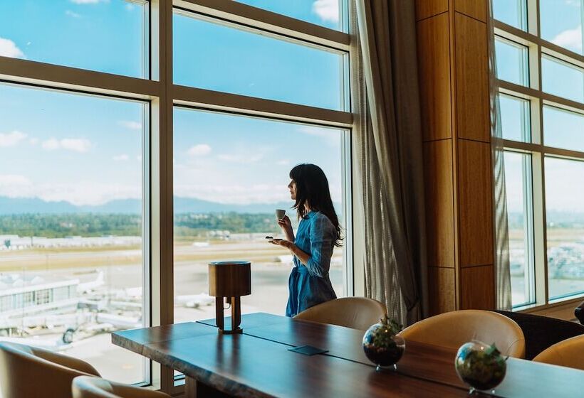 Отель Fairmont Vancouver Airport Gold Experience