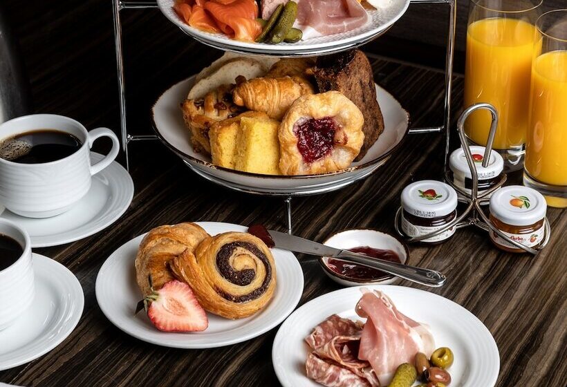 Отель Fairmont Vancouver Airport Gold Experience