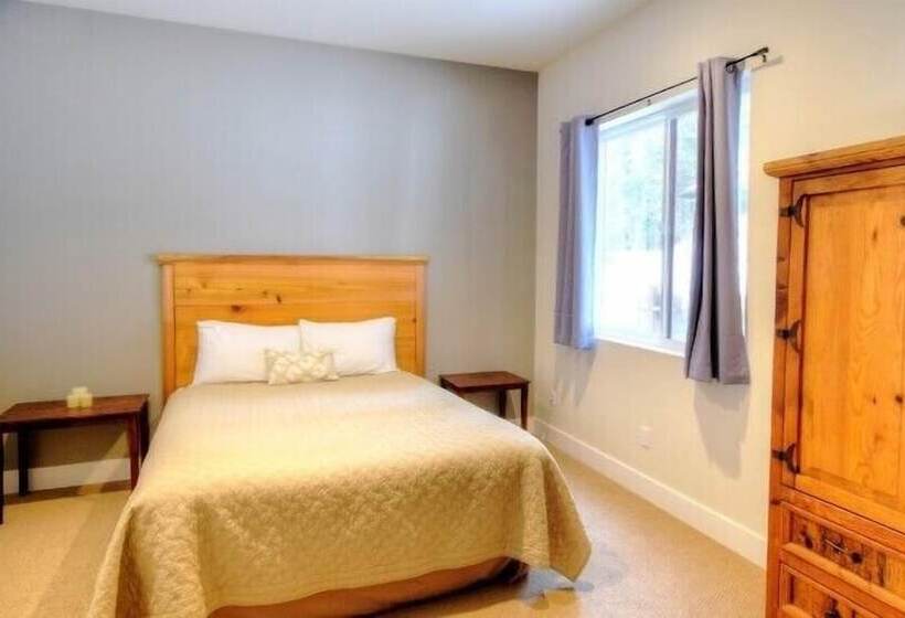 Scenic Wonders Eureka 3 Bedrooms