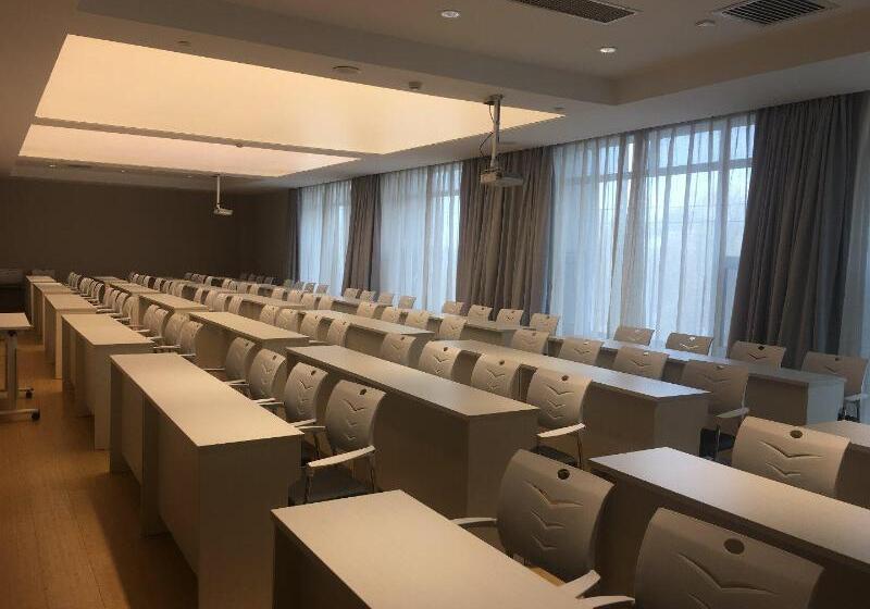 Ji Hotel Lanzhou West Railway Station North