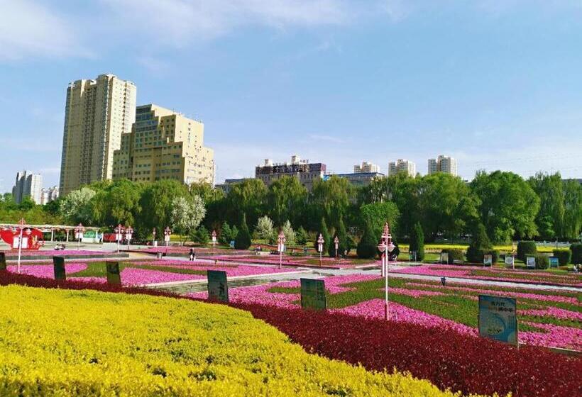 Ji Hotel Lanzhou West Railway Station North