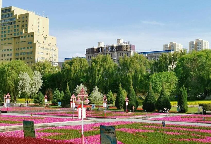 Ji Hotel Lanzhou West Railway Station North