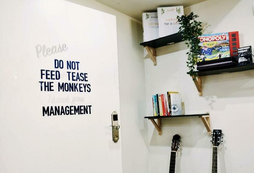 هاستل Mad Monkey Broadway