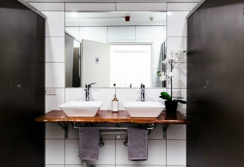 هاستل Mad Monkey Broadway