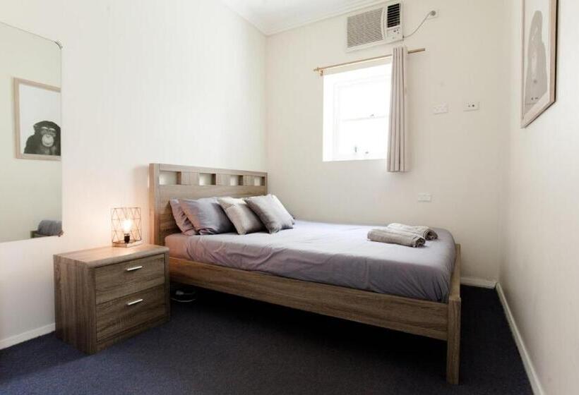 هاستل Mad Monkey Broadway