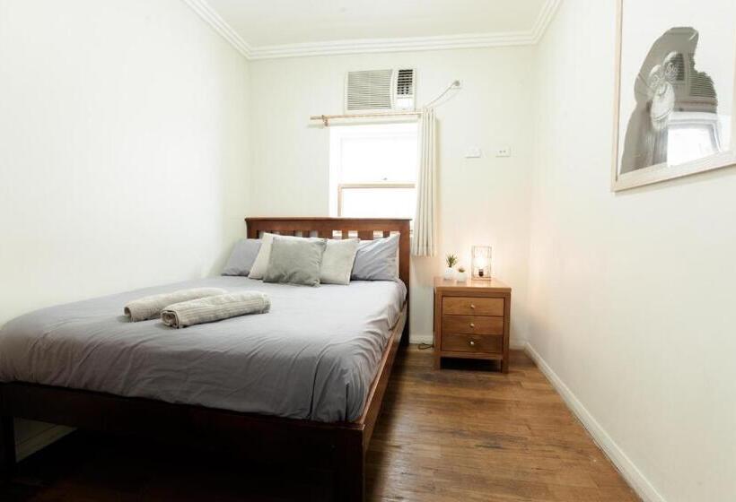 هاستل Mad Monkey Broadway