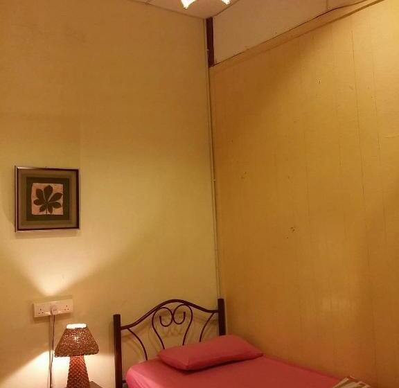 Muntri House   Hostel