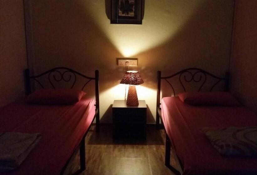 Muntri House   Hostel