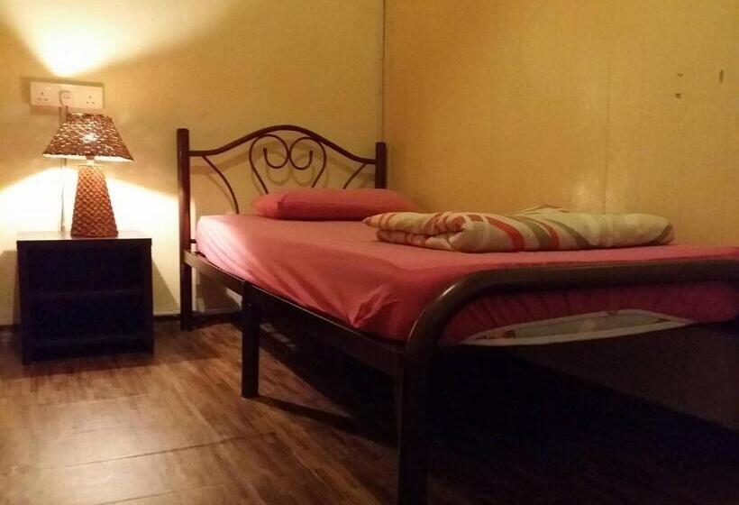 Muntri House   Hostel