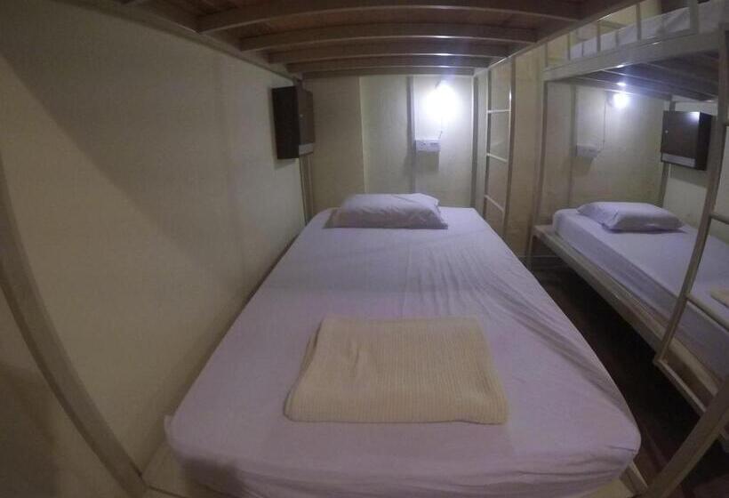 Muntri House   Hostel