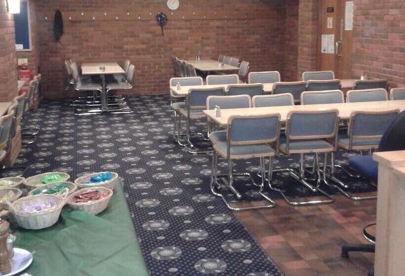 فندق صغير Robinson College   Cambridge University   Campus Accommodation