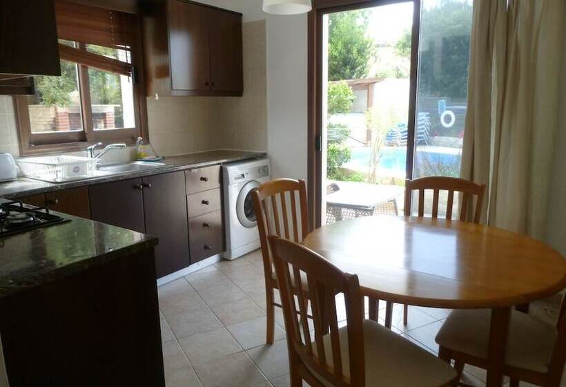 Avra Family Maisonettes