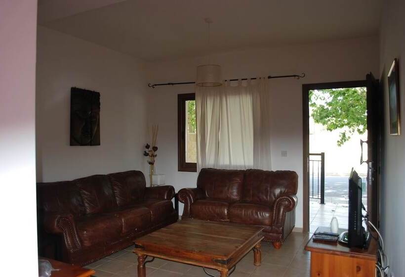 Avra Family Maisonettes