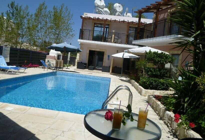 Avra Family Maisonettes