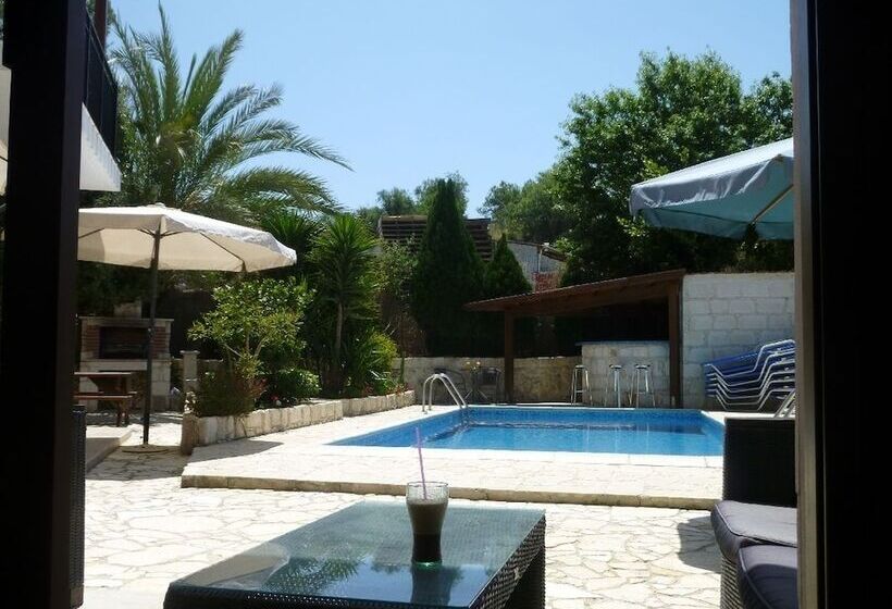 Avra Family Maisonettes