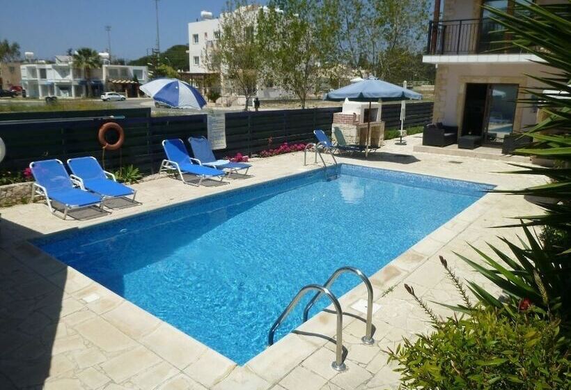 Avra Family Maisonettes