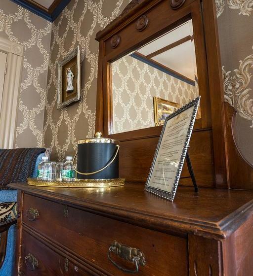 مبيت وإفطار The Wallingford Victorian Inn