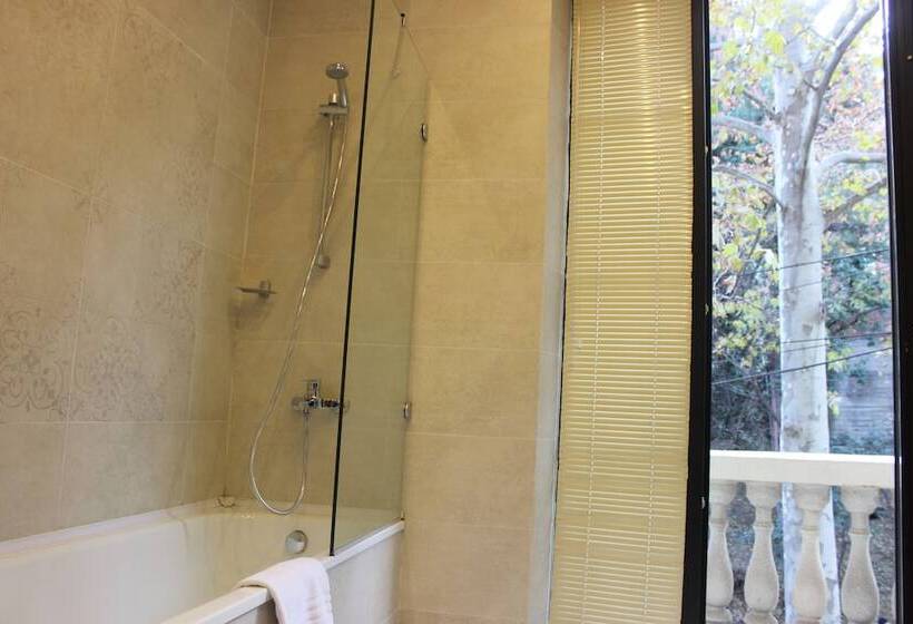 هتل Astoria Tbilisi