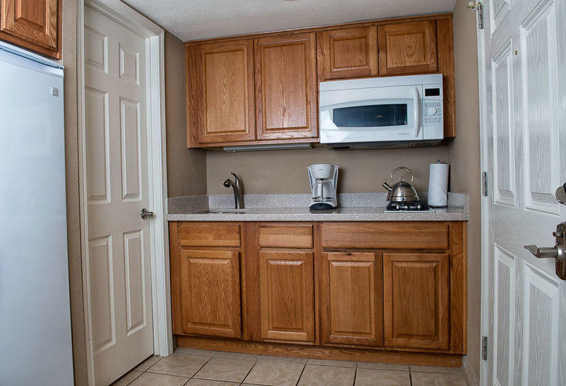 酒店 Beachcomber Inn